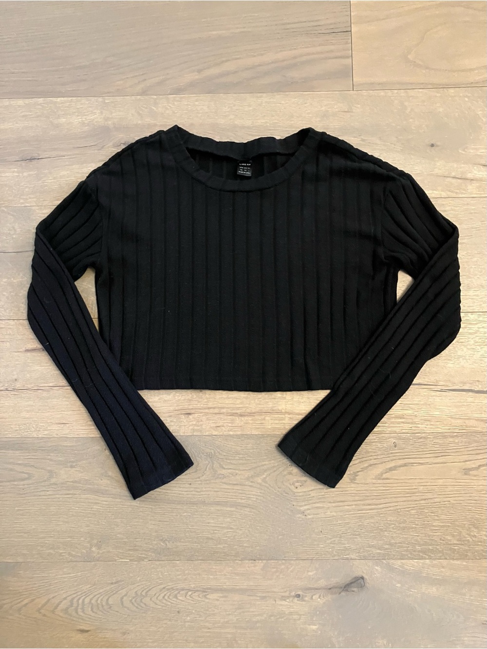 SHEIN Black Ribbed Long Sleeve Cropped Top
